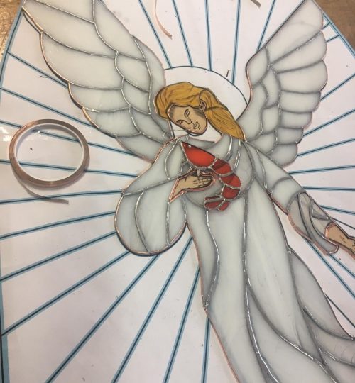 Na het brandschilderen maakte we de engel.